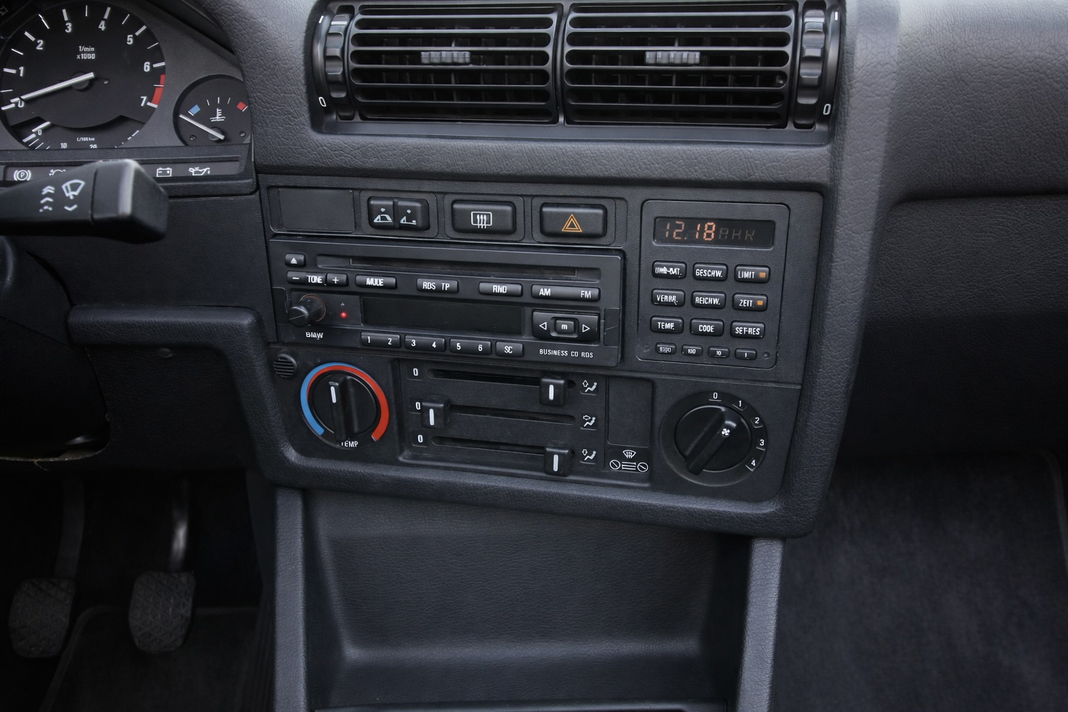 BMW 325i Cabriolet (E30) – Image 32